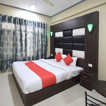 Oyo 12202 Hotel Samar ศรีนาการ์ ภายนอก รูปภาพ