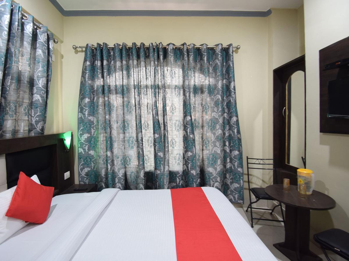 Oyo 12202 Hotel Samar ศรีนาการ์ ภายนอก รูปภาพ