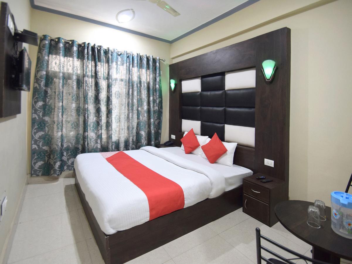 Oyo 12202 Hotel Samar ศรีนาการ์ ภายนอก รูปภาพ