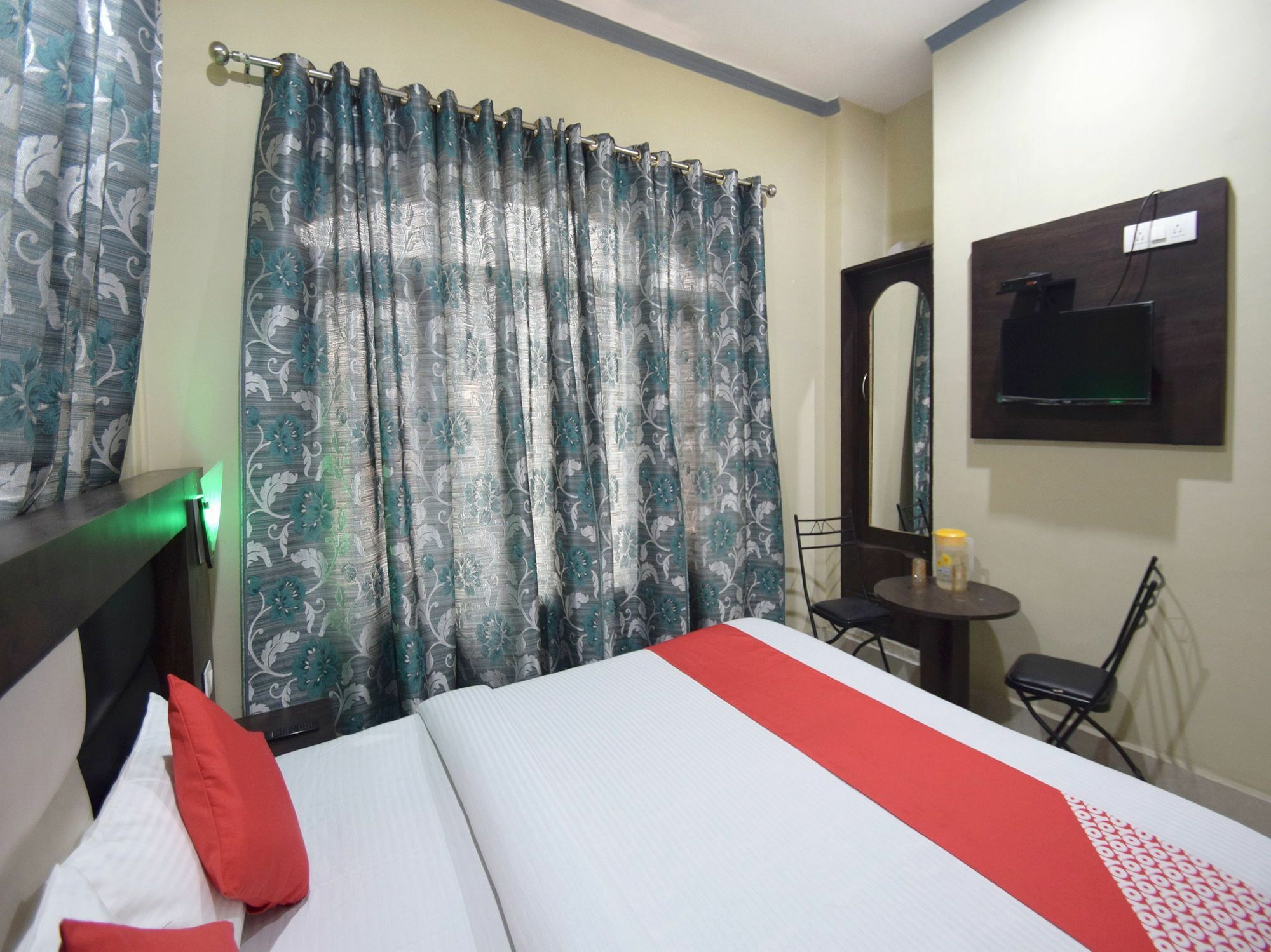 Oyo 12202 Hotel Samar ศรีนาการ์ ภายนอก รูปภาพ